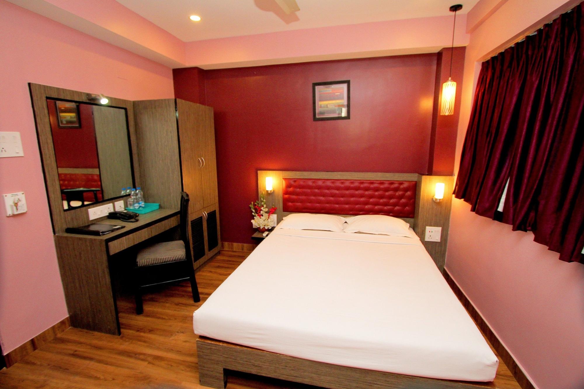 Hotel Crestwood Колката Екстериор снимка