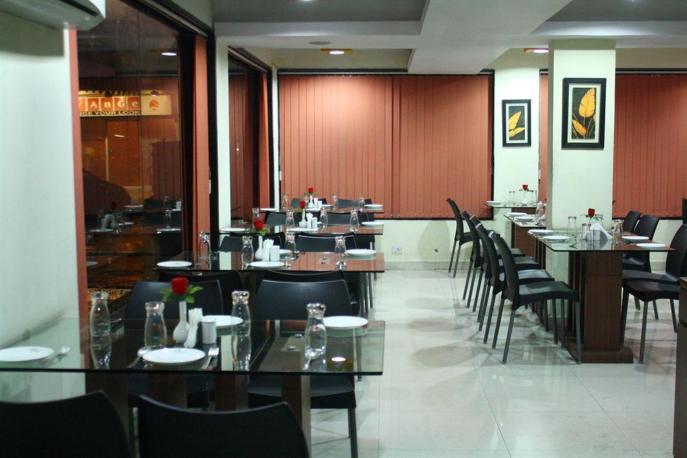 Hotel Crestwood Колката Екстериор снимка