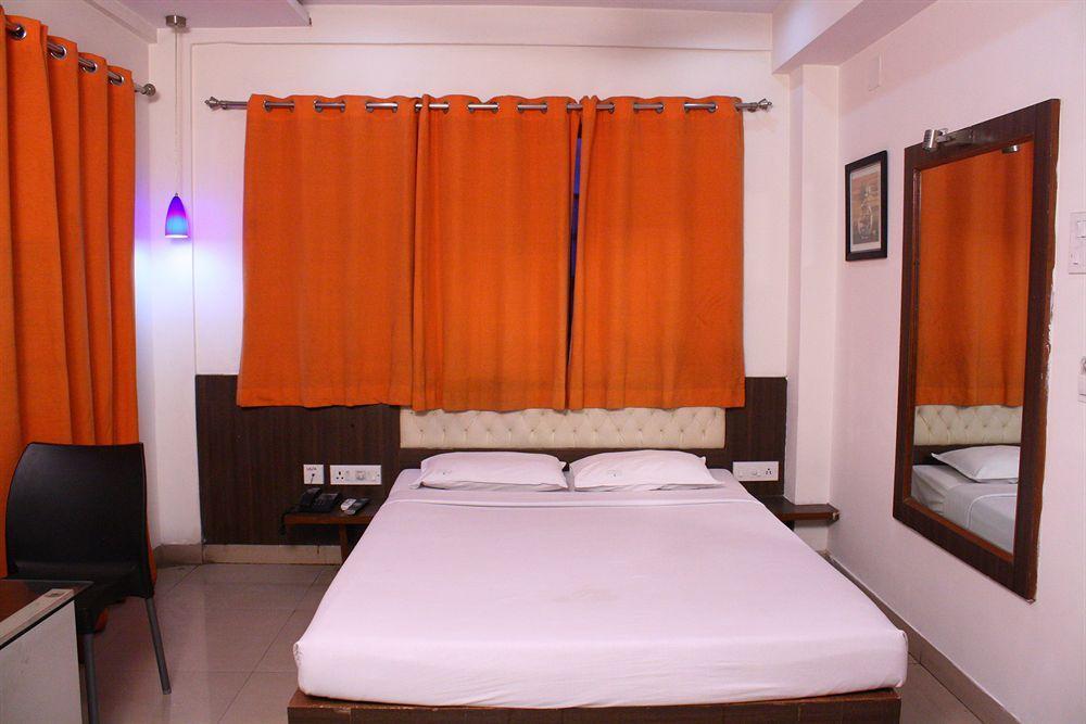 Hotel Crestwood Колката Екстериор снимка