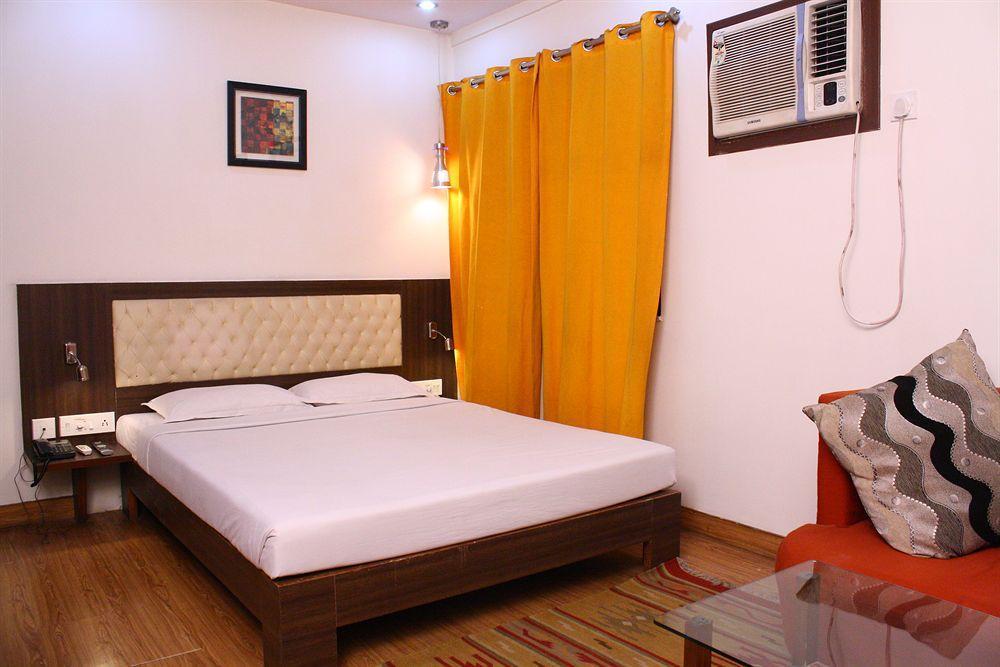 Hotel Crestwood Колката Екстериор снимка