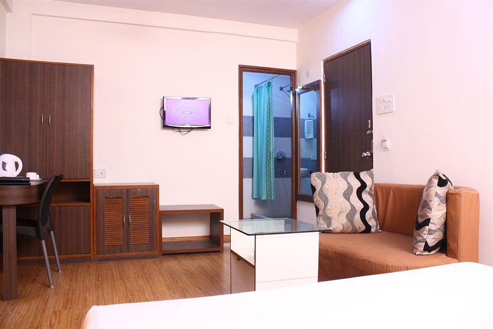 Hotel Crestwood Колката Екстериор снимка