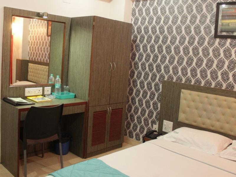 Hotel Crestwood Колката Екстериор снимка