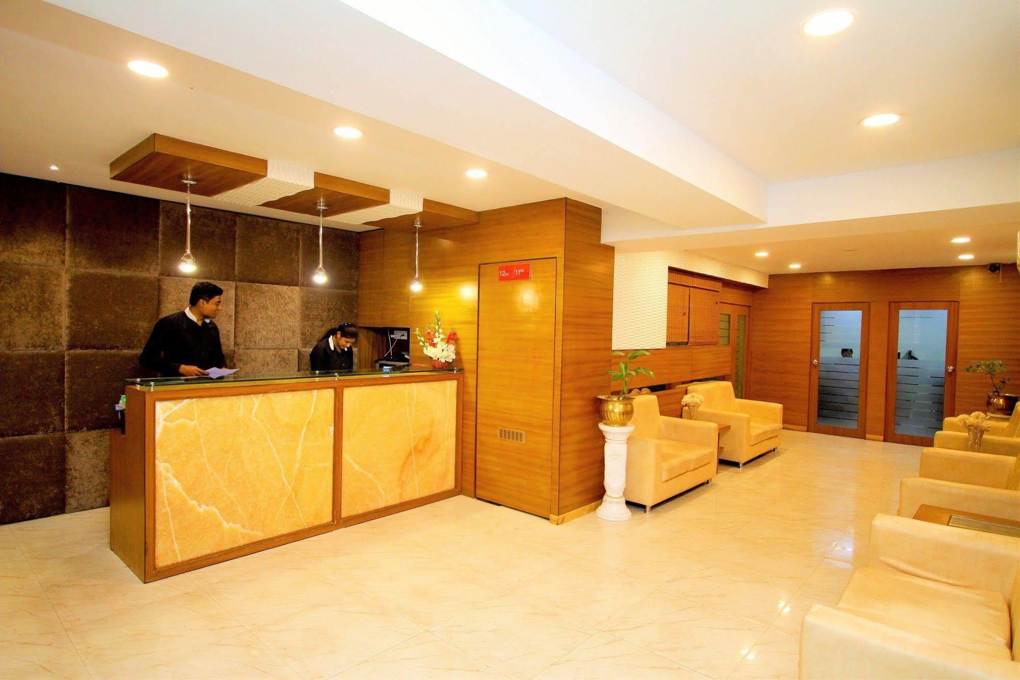 Hotel Crestwood Колката Екстериор снимка
